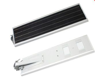 6m の高さ 12W は白い Bridgelux IP66 屋外の統合された太陽 LED の街灯を暖めます
