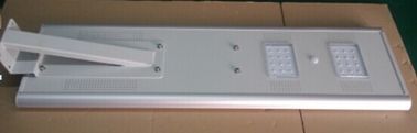 6m の高さ 12W は白い Bridgelux IP66 屋外の統合された太陽 LED の街灯を暖めます