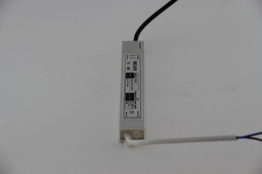 2500mA 12 V DC 30W は LED の運転者/IP68 LED の電源 EPA8270C を防水します